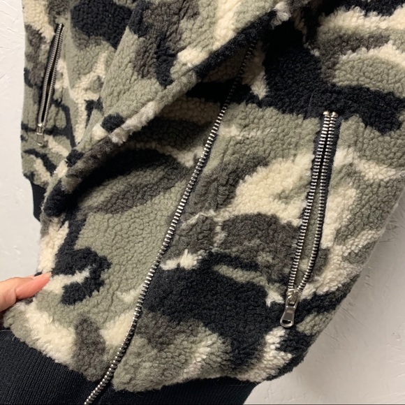 F21 Camouflage army green black shearling vest M - Picture 5 of 9